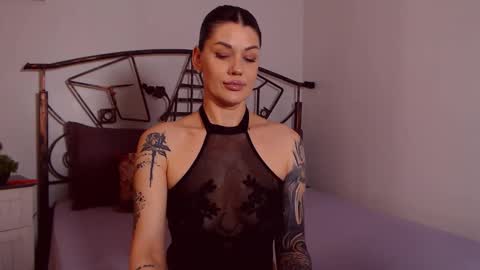 I V Y   online show from March 31, 7:47 pm