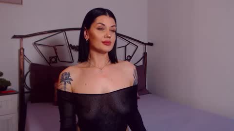 Snapshot of yvonneeverlee chatting on May 16, 7:56 pm I V Y online show from May 16, 7:56 pm