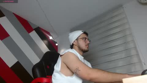 Snapshot of zac_golden chatting on May 21, 11:39 am Zack online show from May 21, 11:39 am