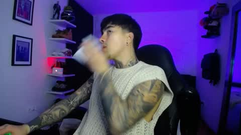 zac_muller1 online show from February 16, 5:03 am