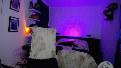 zac_muller1 online show from May 17, 3:48 am