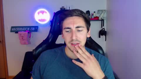 Snapshot of zach_rhyder chatting on December 2, 3:04 am Zach Rhyder online show from December 2, 3:04 am