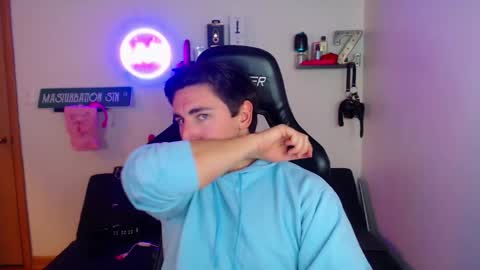 Snapshot of zach_rhyder chatting on December 3, 2:14 am Zach Rhyder online show from December 3, 2:14 am