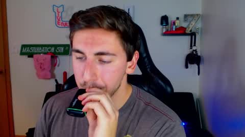 Snapshot of zach_rhyder chatting on December 13, 4:11 am Zach Rhyder online show from December 13, 4:11 am