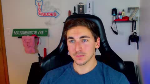 Snapshot of zach_rhyder chatting on December 19, 1:50 am Zach Rhyder online show from December 19, 1:50 am