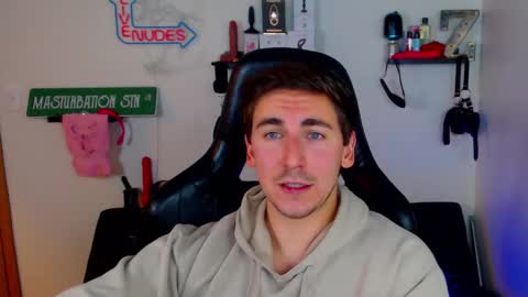 Snapshot of zach_rhyder chatting on December 20, 3:25 am Zach Rhyder online show from December 20, 3:25 am