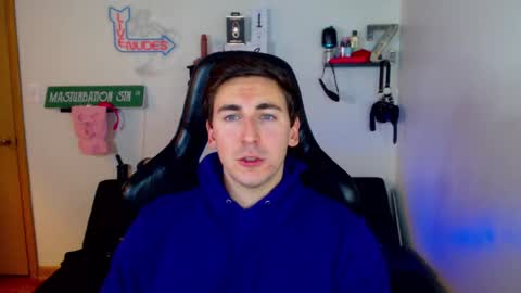 Snapshot of zach_rhyder chatting on December 23, 2:35 am Zach Rhyder online show from December 23, 2:35 am