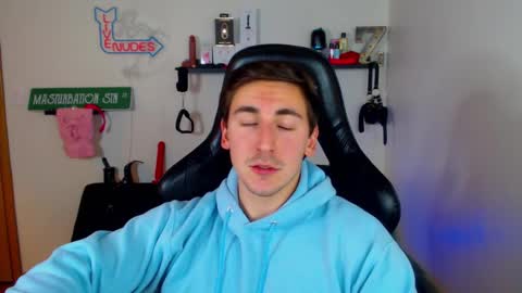 Snapshot of zach_rhyder chatting on December 27, 1:43 am Zach Rhyder online show from December 27, 1:43 am