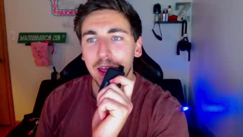 Snapshot of zach_rhyder chatting on February 7, 3:23 am Zach Rhyder online show from February 7, 3:23 am