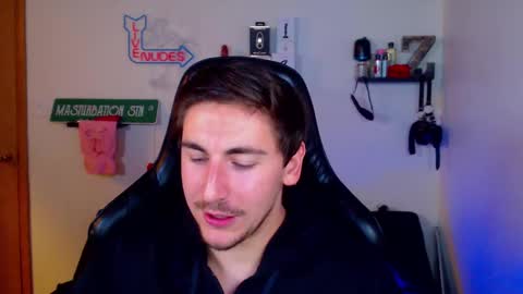 Snapshot of zach_rhyder chatting on March 3, 2:15 am Zach Rhyder online show from March 3, 2:15 am