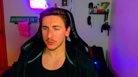 Snapshot of zach_rhyder chatting on March 6, 3:24 am Zach Rhyder online show from March 6, 3:24 am