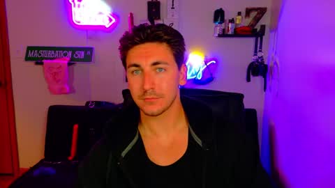 Snapshot of zach_rhyder chatting on September 11, 12:55 am Zach Rhyder online show from September 11, 12:55 am