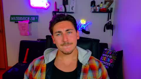 Snapshot of zach_rhyder chatting on September 18, 12:45 am Zach Rhyder online show from September 18, 12:45 am