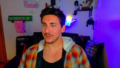 Snapshot of zach_rhyder chatting on October 10, 12:20 am Zach Rhyder online show from October 10, 12:20 am