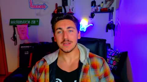 Snapshot of zach_rhyder chatting on October 15, 1:17 am Zach Rhyder online show from October 15, 1:17 am