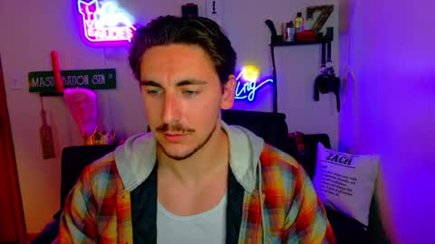 Snapshot of zach_rhyder chatting on May 12, 2:19 am Zach Rhyder online show from May 12, 2:19 am