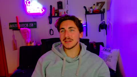 Snapshot of zach_rhyder chatting on May 13, 2:09 am Zach Rhyder online show from May 13, 2:09 am