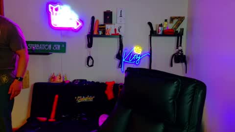 Snapshot of zach_rhyder chatting on June 17, 12:57 am Zach Rhyder online show from June 17, 12:57 am