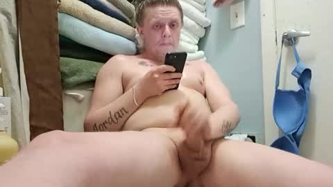 Snapshot of zachslime472 chatting on February 5, 9:47 am zachslime472 online show from February 5, 9:47 am