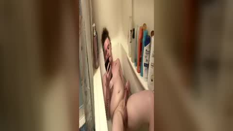Snapshot of zachslime472 chatting on June 27, 2:16 am zachslime472 online show from June 27, 2:16 am