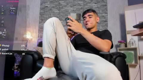 zack_joness10 online show from April 14, 4:40 am