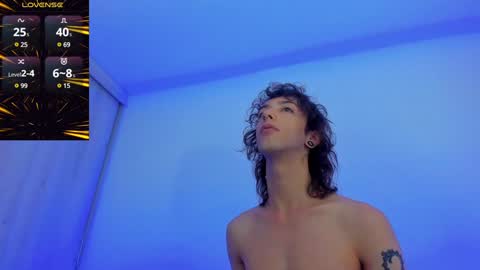 Snapshot of zackcum_ chatting on February 6, 8:29 am for you Zack online show from February 6, 8:29 am