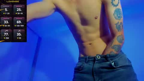 Snapshot of zackcum_ chatting on February 19, 4:55 am for you Zack online show from February 19, 4:55 am