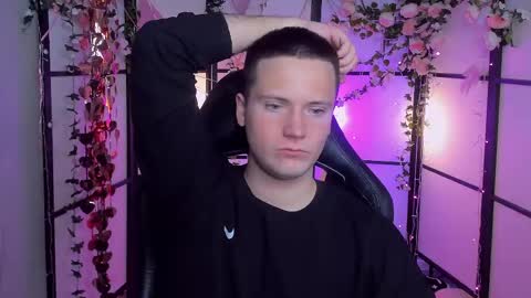 Snapshot of zackhandsome chatting on April 13, 5:35 am Zack online show from April 13, 5:35 am