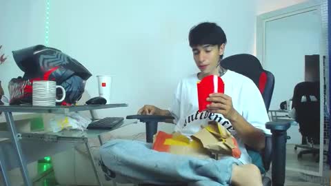 zack online show from December 25, 9:33 pm