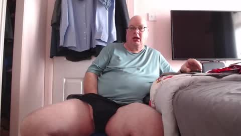 Snapshot of zacsmithuk chatting on September 16, 2:40 pm Zac Smitj online show from September 16, 2:40 pm