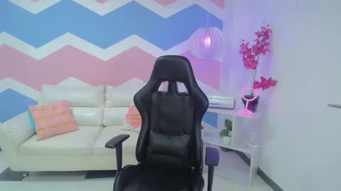 Zahira  online show from February 27, 6:52 pm