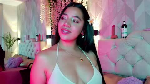 Snapshot of zaira_bonny chatting on May 28, 10:29 pm Zaira Bonny online show from May 28, 10:29 pm