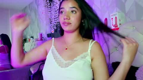 Snapshot of zaira_bonny chatting on June 4, 11:22 pm Zaira Bonny online show from June 4, 11:22 pm