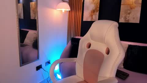 Zaira  online show from June 1, 3:52 am