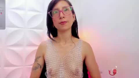 Snapshot of zaira_sweet4 chatting on April 26, 3:53 pm zaira_sweet4 online show from April 26, 3:53 pm