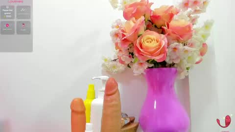 Snapshot of zaira_sweet4 chatting on June 8, 4:02 am zaira_sweet4 online show from June 8, 4:02 am