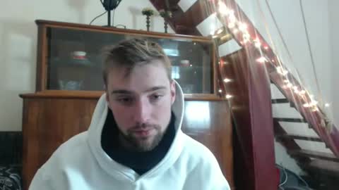 Snapshot of zakonezach chatting on December 8, 4:46 am zakonezach online show from December 8, 4:46 am