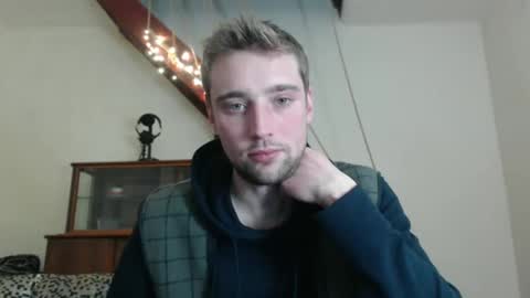 Snapshot of zakonezach chatting on December 24, 6:28 pm zakonezach online show from December 24, 6:28 pm