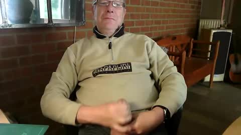 Snapshot of zalinger chatting on May 12, 8:00 am zalinger online show from May 12, 8:00 am