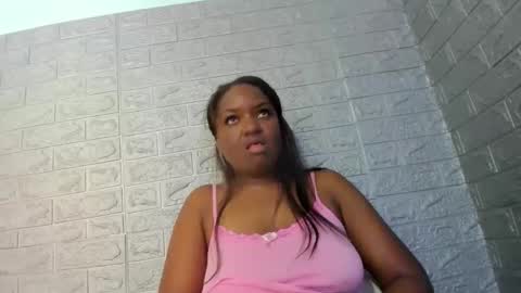 Snapshot of zamara__ chatting on April 18, 2:43 pm Zamara online show from April 18, 2:43 pm