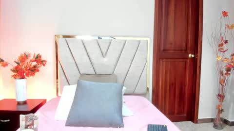 zamira_taylor online show from April 13, 8:47 pm