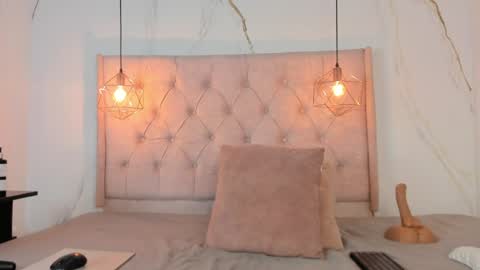 ZAMIRA online show from April 7, 2:17 pm