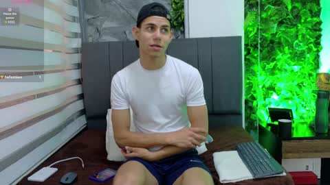 Snapshot of zamirscott chatting on April 10, 12:43 pm Zamir online show from April 10, 12:43 pm