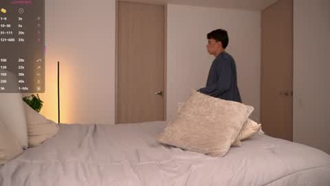 Snapshot of zamuel_18 chatting on August 6, 1:51 am zamuel -15 off online show from August 6, 1:51 am