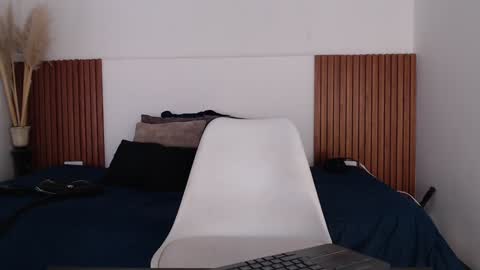 Zander online show from February 7, 1:22 pm