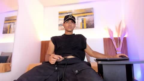 Snapshot of zander_2120 chatting on May 6, 1:05 pm Zander online show from May 6, 1:05 pm