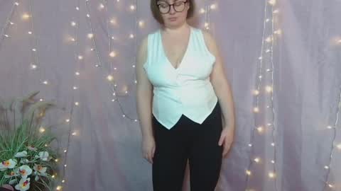Snapshot of zannadreil chatting on April 21, 2:51 am zannadreil online show from April 21, 2:51 am