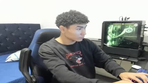 Snapshot of zanxley_ chatting on December 7, 2:31 am zanxley_ online show from December 7, 2:31 am