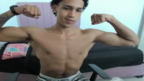 Snapshot of zanxley_ chatting on December 17, 6:31 pm zanxley_ online show from December 17, 6:31 pm