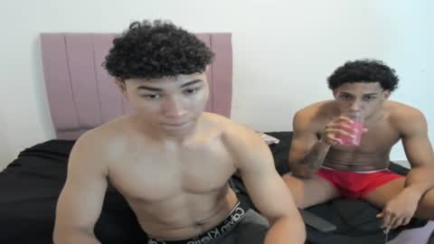 Snapshot of zanxley_ chatting on December 19, 2:45 am zanxley_ online show from December 19, 2:45 am